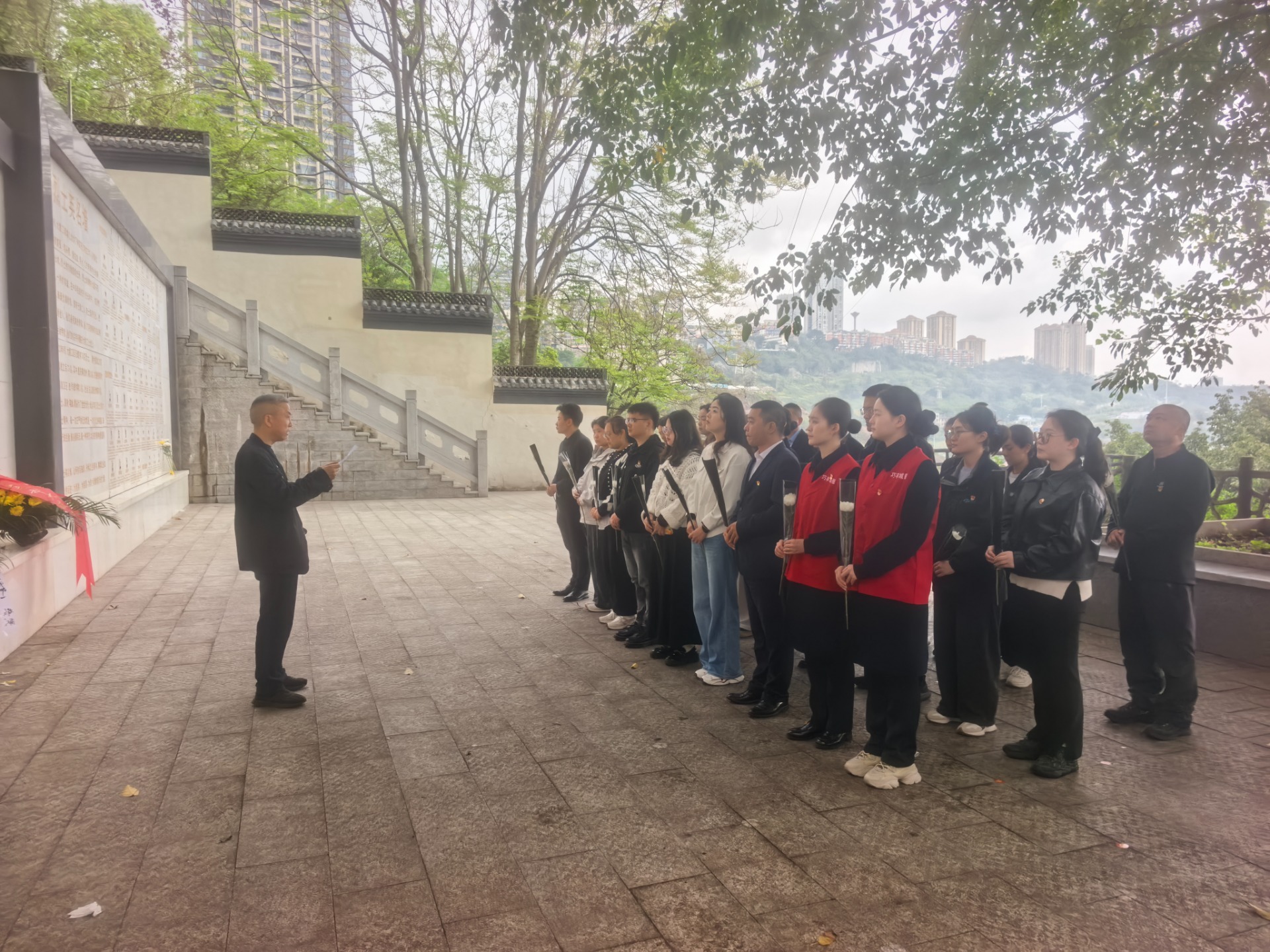 重庆市大渡口区国际贸易商会开展清明节祭扫活动